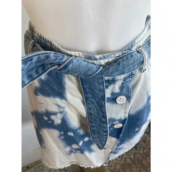 Women's BDG Urban Outfitters Bleached Denim Mini Skirt Raw Hem Size S GUC! 0207 - Picture 3 of 16